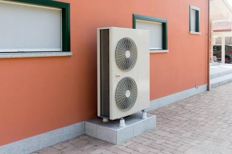 Installation d'une pompe à chaleur air air dans une maison familiale en Corse, Porto-Vecchio, SC CLIMATISATION